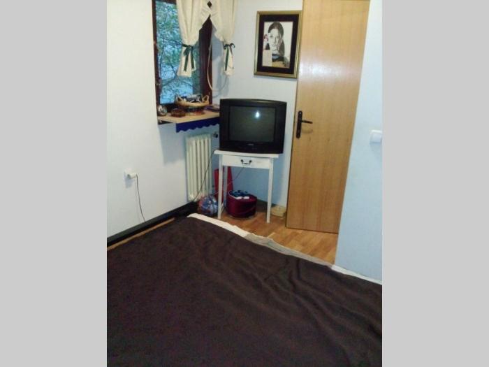 cerak, jablanička, 61m2 17m2, 2 5, pr 6, renoviran besplatni mali oglasi