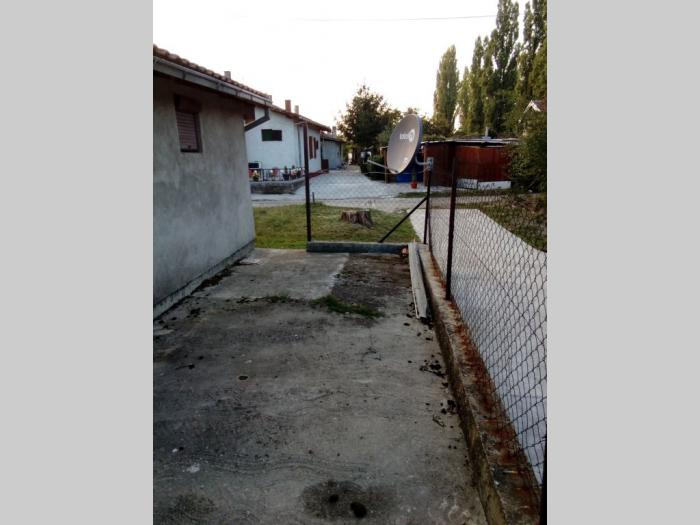 zemun,batajnički drum,3 5, 55m2,ta,pr, bašta, stan po vertikali besplatni mali oglasi