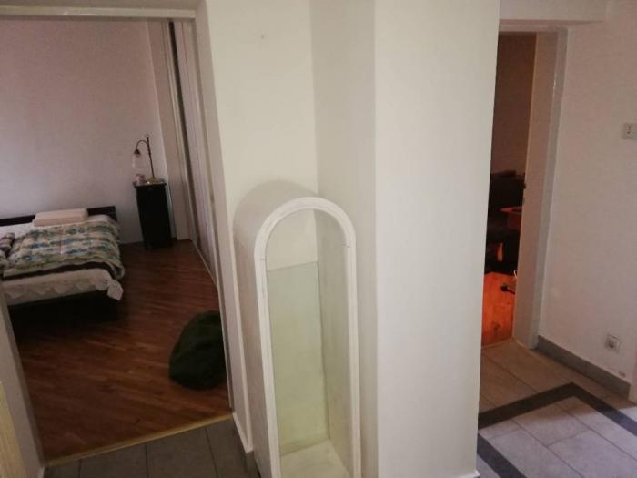 4 0, 76m2, vračar, crveni krst, jovana rajića besplatni mali oglasi