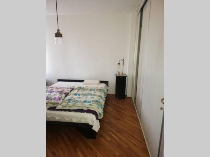 4 0, 76m2, vračar, crveni krst, jovana rajića besplatni mali oglasi