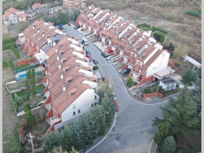šestosobna kuća od 320m2 u karingtonki besplatni mali oglasi