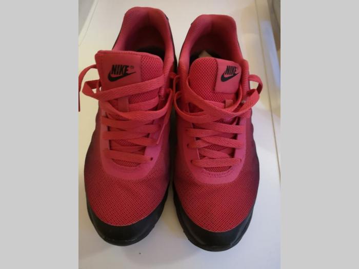 patike nike, broj 38,5 kao nove, vrlo očuvane besplatni mali oglasi