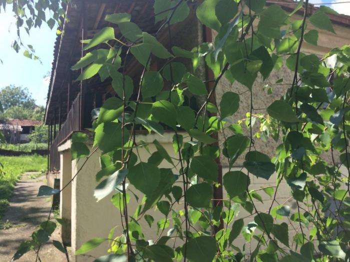 kuća u belom potoku, ispod same avale, u centru, povoljno besplatni mali oglasi