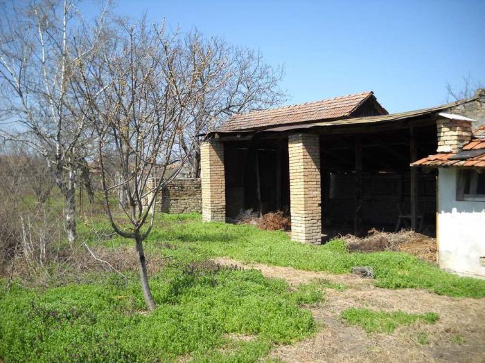 kuća 120m2 dvorište bašta 30ari radojevo besplatni mali oglasi