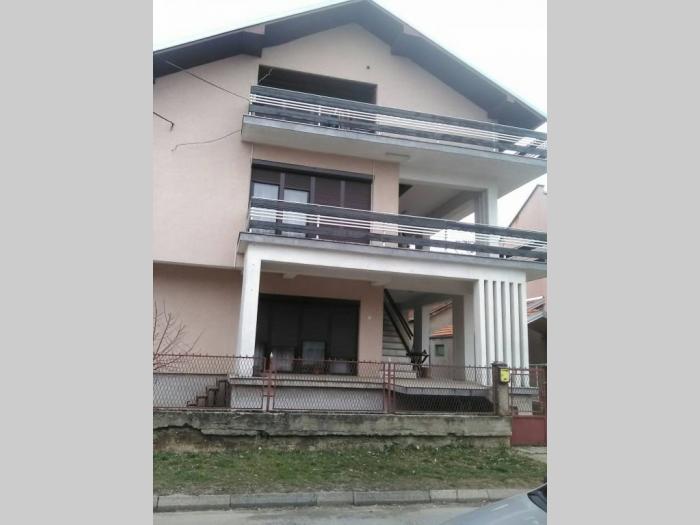 kuća u centru mladenovca besplatni mali oglasi
