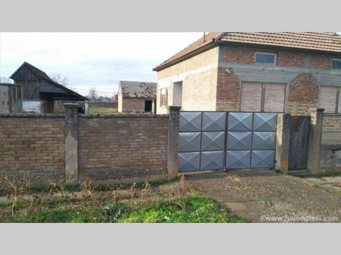 kuća sa pomoćnim objektima i 52 ara placa besplatni mali oglasi