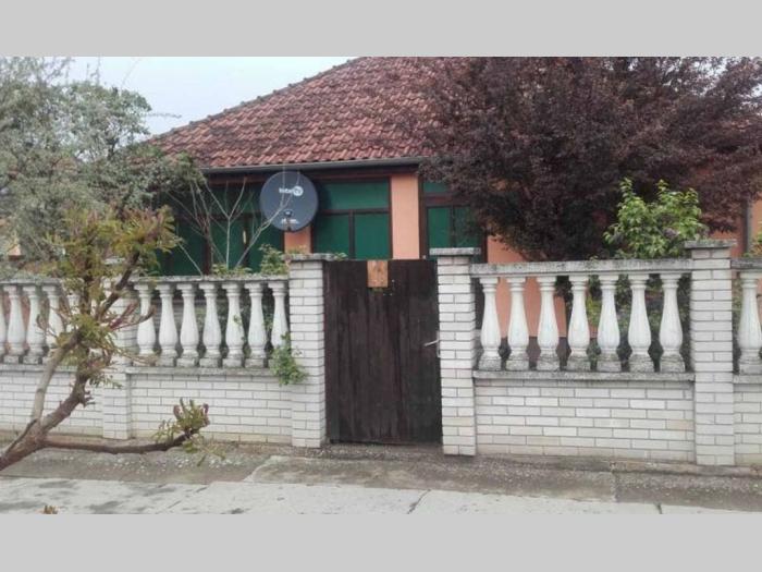gospođinci kuća u užem centru od 140m2 besplatni mali oglasi