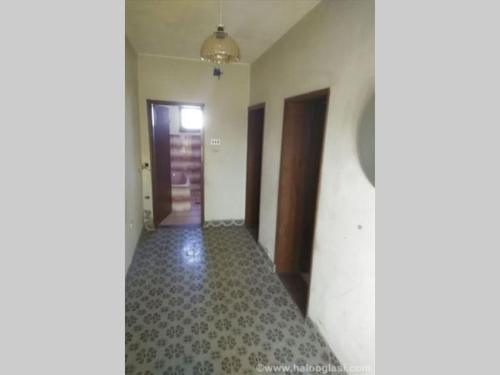 polovina kuće, plac 6 50 ari selo skobalj besplatni mali oglasi