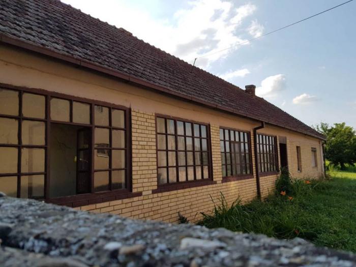 četvorosobna kuća u stajićevu od 180m2 besplatni mali oglasi