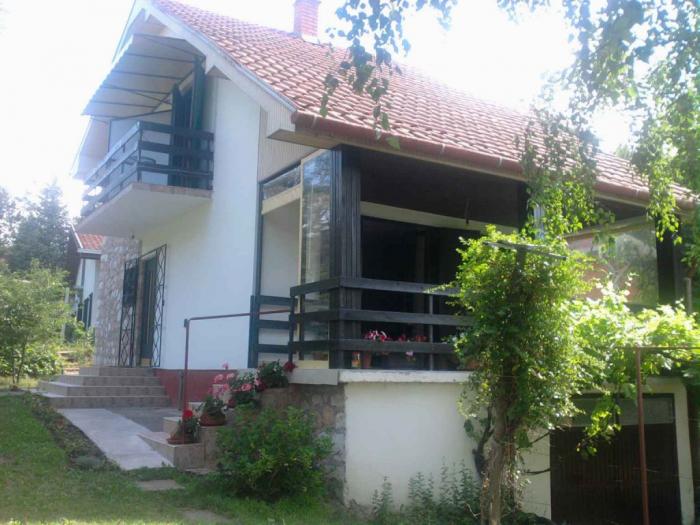 na prodaju vikendica sa studiom, plac i garaža na srebrnom jezeru besplatni mali oglasi
