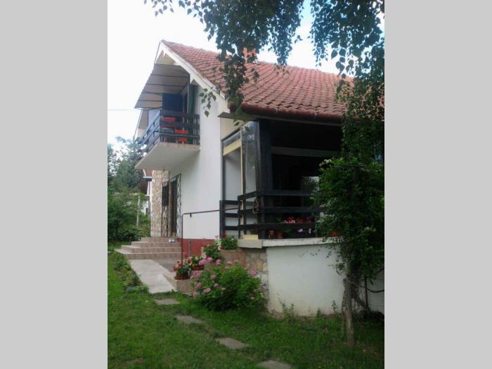na prodaju vikendica sa studiom, plac i garaža na srebrnom jezeru besplatni mali oglasi