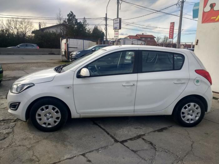 hyundai i20 1 2i besplatni mali oglasi