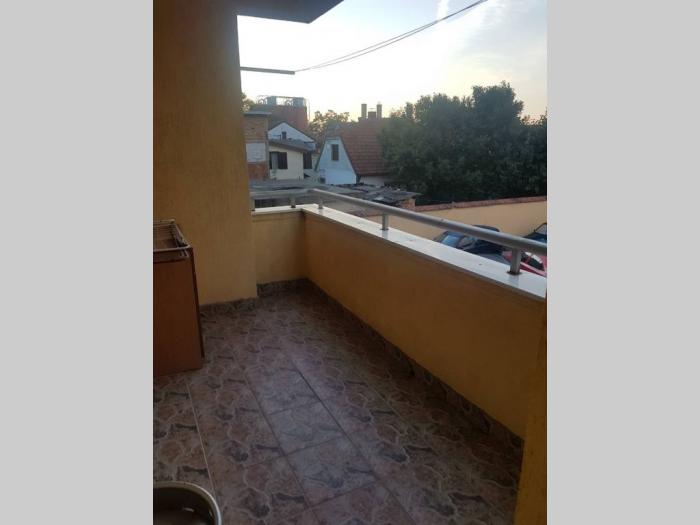 iznajmljujem stan u zemunu, prvomajska, 60 m2 cg ,1 sprat, namešten besplatni mali oglasi