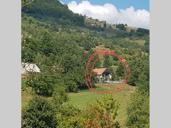 dve kuće, štala i zemljište besplatni mali oglasi