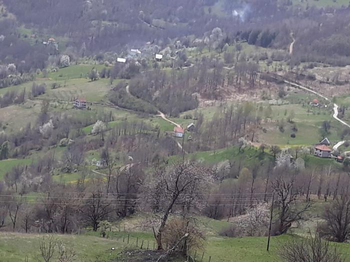 dve kuće, štala i zemljište besplatni mali oglasi
