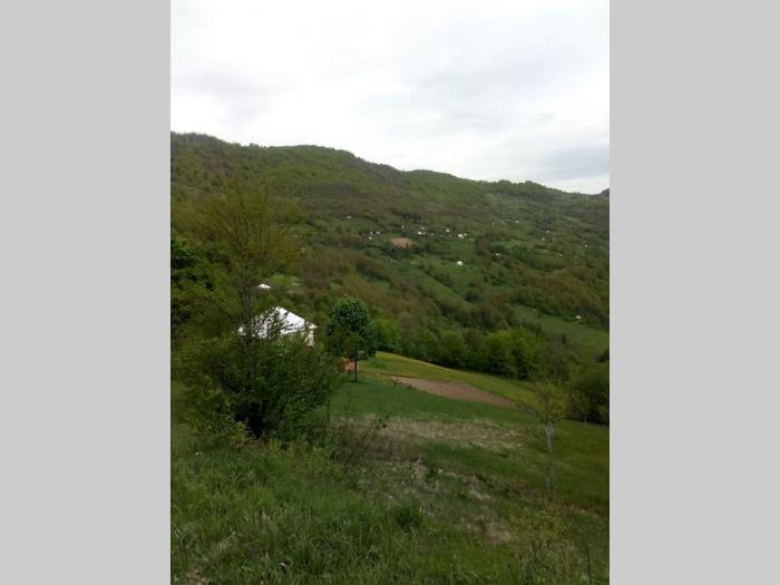 dve kuće, štala i zemljište besplatni mali oglasi