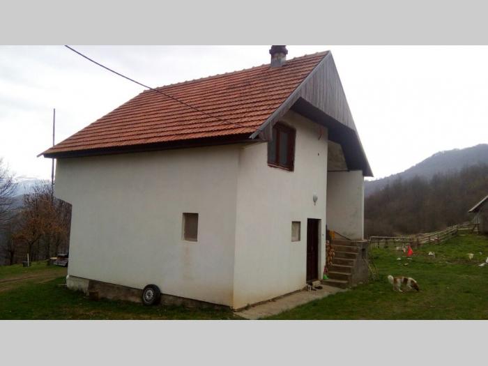 dve kuće, štala i zemljište besplatni mali oglasi