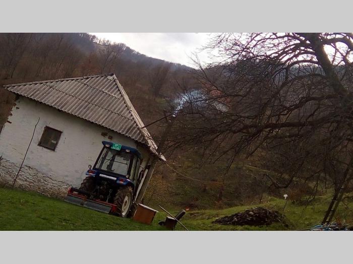 dve kuće, štala i zemljište besplatni mali oglasi