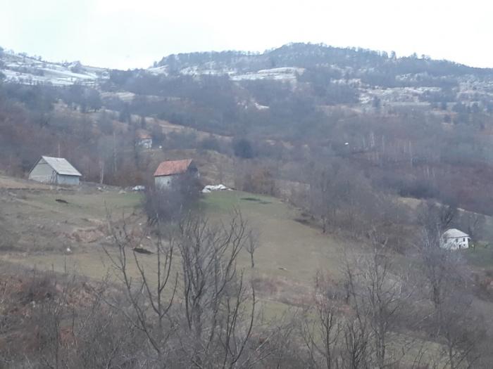dve kuće, štala i zemljište besplatni mali oglasi