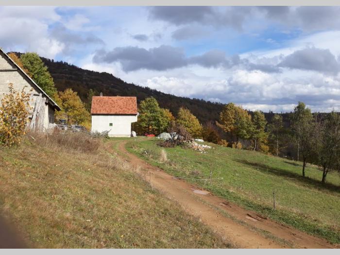 dve kuće, štala i zemljište besplatni mali oglasi