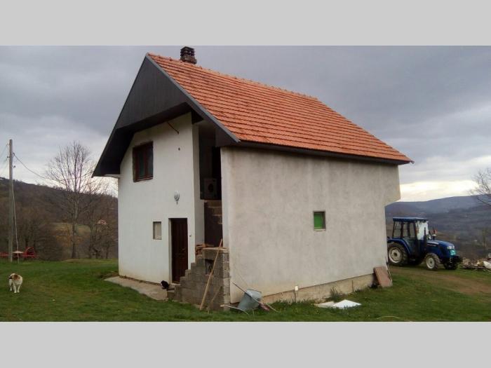dve kuće, štala i zemljište besplatni mali oglasi