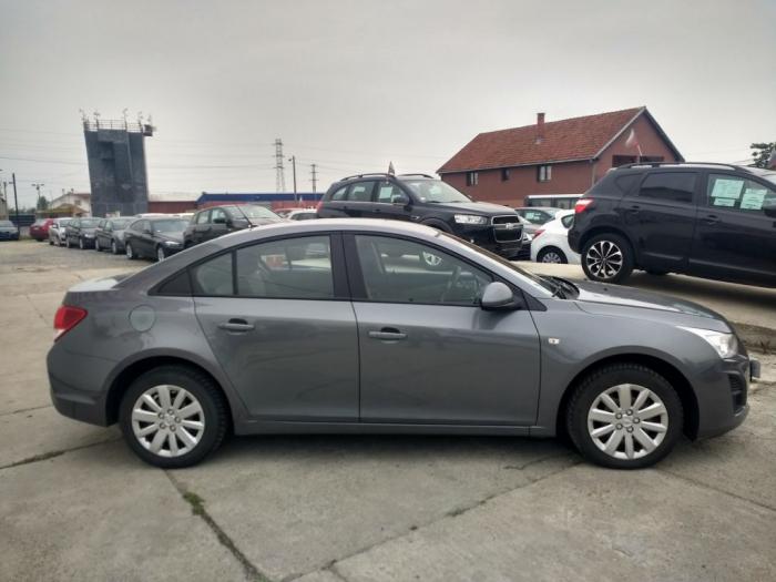 chevrolet cruze 1 6i ls plus besplatni mali oglasi