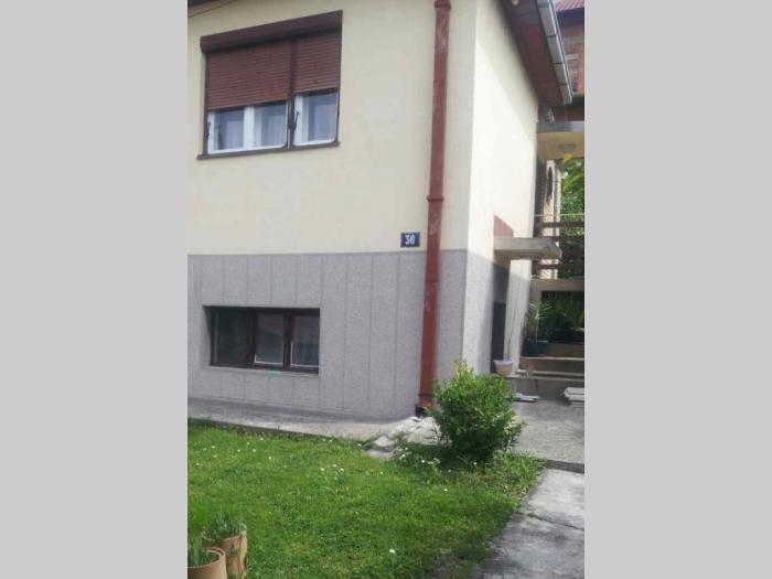kuća na prodaju u centru mladenovca besplatni mali oglasi