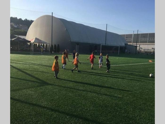 fudbalski tereni rakovica besplatni mali oglasi