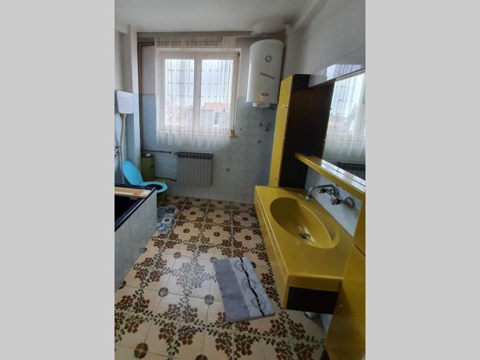 kuća sa poslovnim objektom inđija besplatni mali oglasi