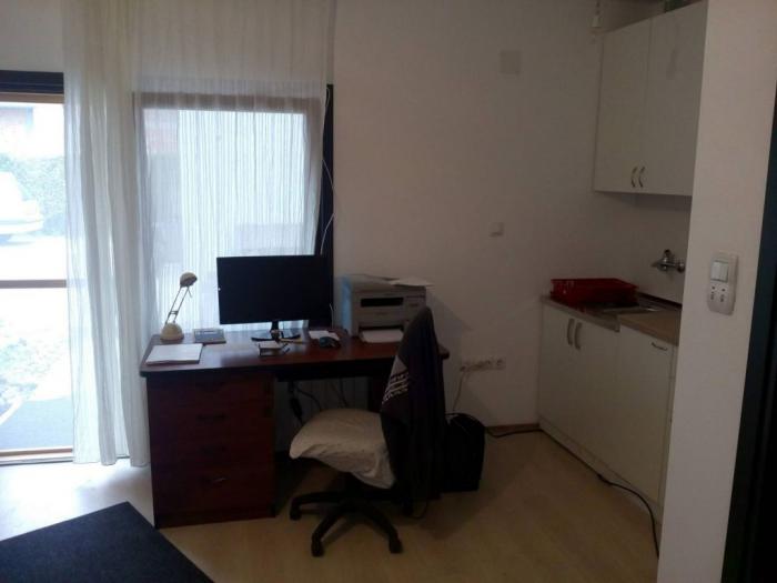 izdaje se kancelarija sa skladištem besplatni mali oglasi