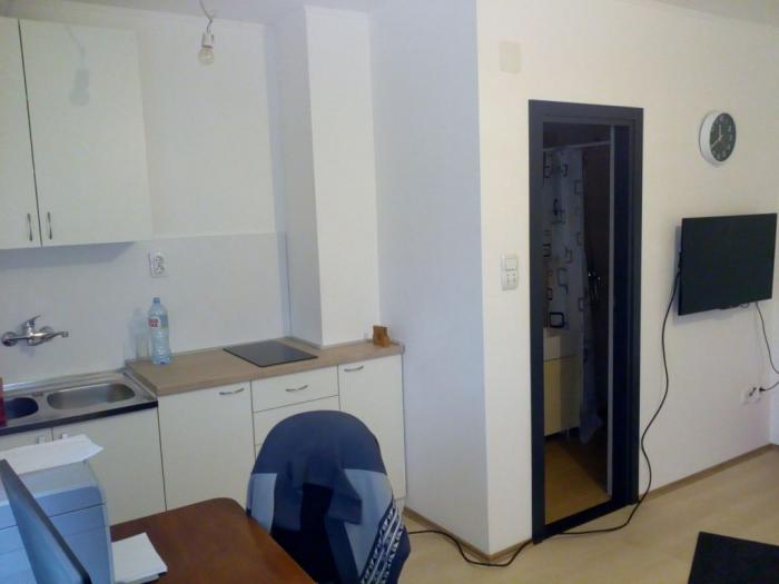 izdaje se kancelarija sa skladištem besplatni mali oglasi
