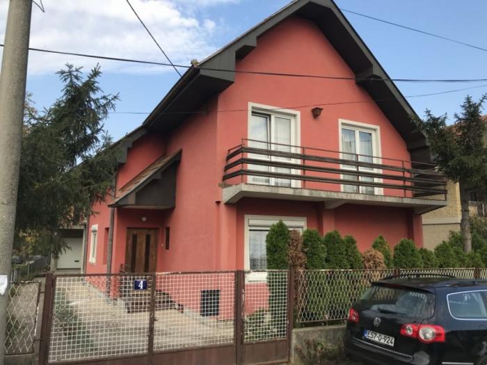 dve kuće u centru mladenovca besplatni mali oglasi