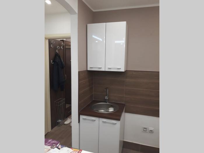 prodajem nameštenu luksuznu garsonjeru na 5 min od centra besplatni mali oglasi