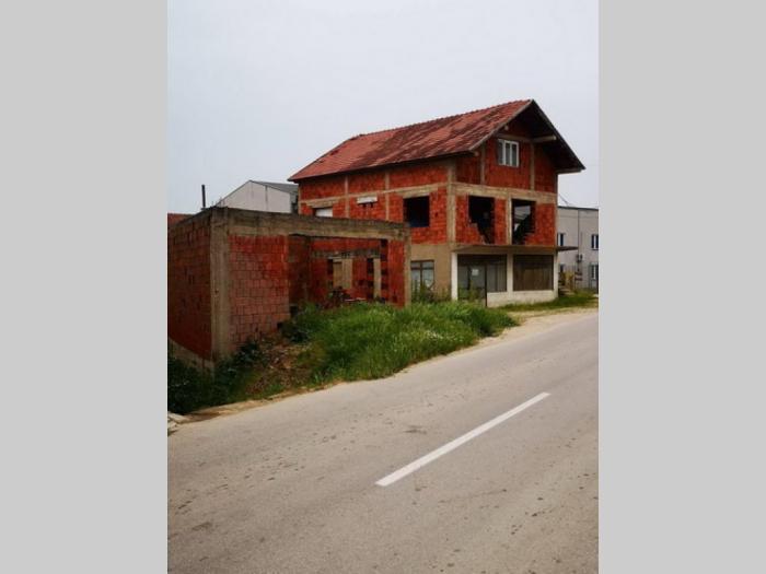 kuća i pomoćna zgrada u donjem neradovcu, nadomak vranja besplatni mali oglasi