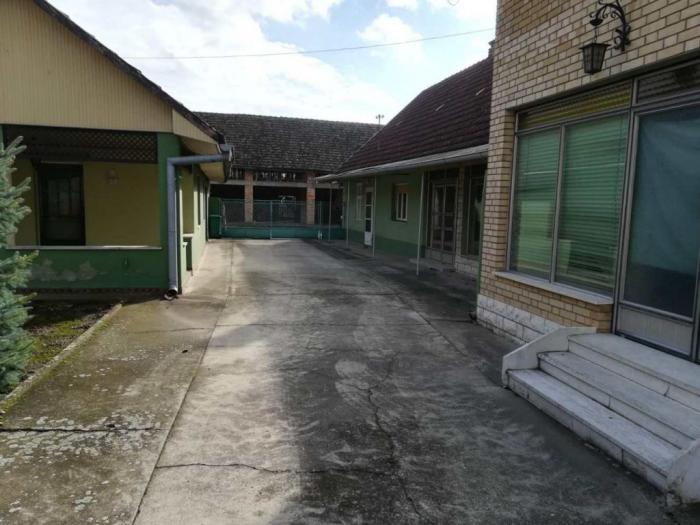 kuća sa mansardom besplatni mali oglasi