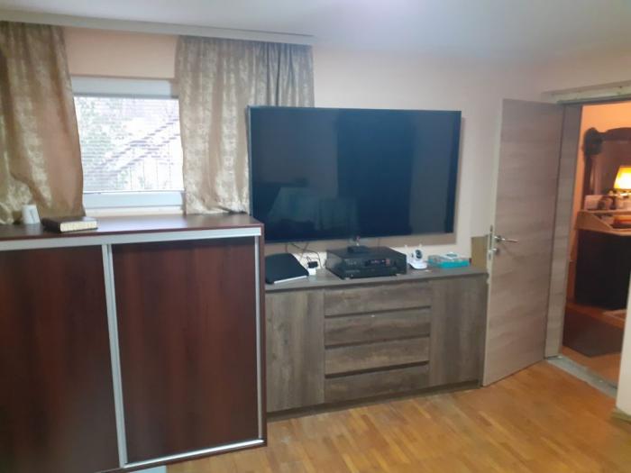 kuća, avala, prnjavor, 150 m2 25m2 terase, 35m2 garaža, 8 ari besplatni mali oglasi