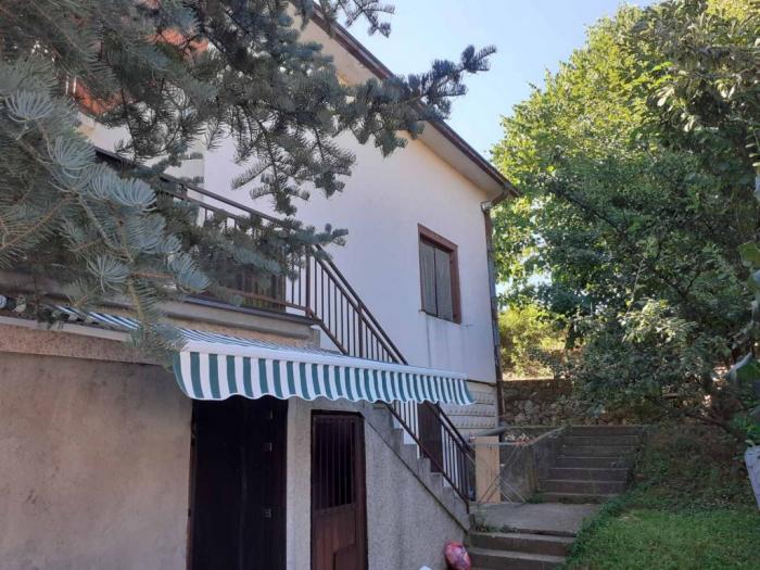 kuća, avala, prnjavor, 150 m2 25m2 terase, 35m2 garaža, 8 ari besplatni mali oglasi