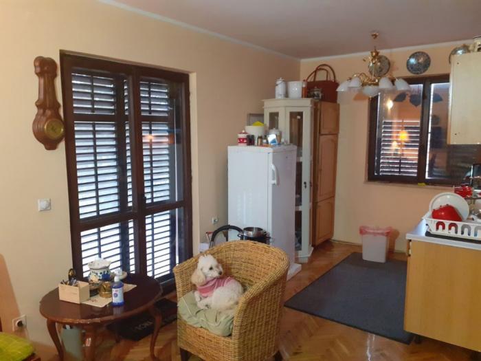 kuća, avala, prnjavor, 150 m2 25m2 terase, 35m2 garaža, 8 ari besplatni mali oglasi