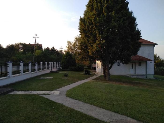 kuća, garaža i letnjikovac velika moštanica besplatni mali oglasi