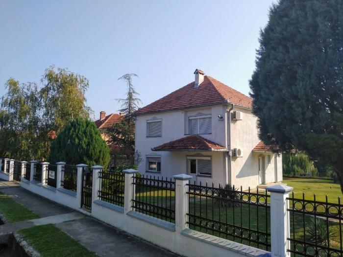 kuća, garaža i letnjikovac velika moštanica besplatni mali oglasi
