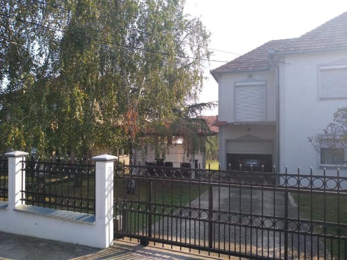 kuća, garaža i letnjikovac velika moštanica besplatni mali oglasi