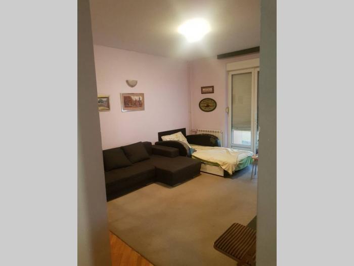 prodajem stan u zemunu, prvomajska, 60 m2 cg, 1 sprat, namesten besplatni mali oglasi