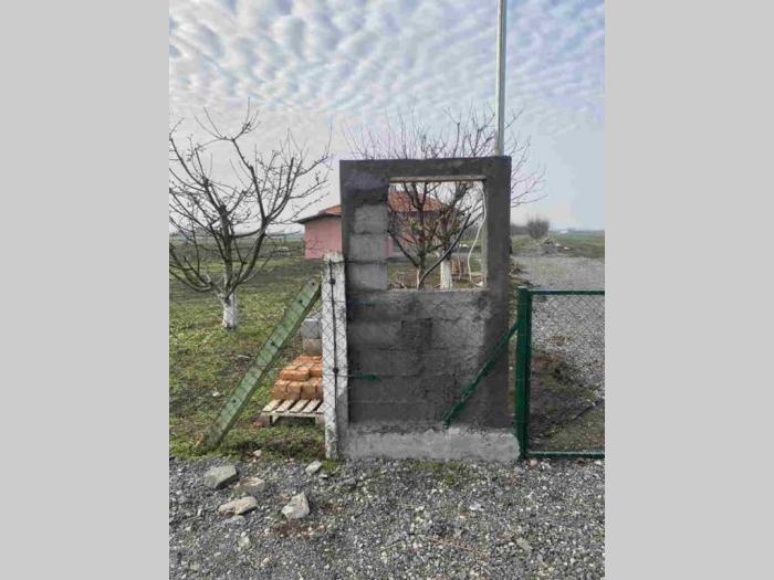 plac od 135 ari sa montažnom kućom sa 250 šljive stare 10 god ugrinovci, beograd besplatni mali oglasi