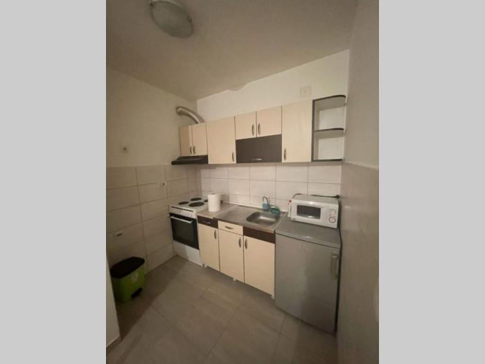 izdajem jednoiposoban namešten stan 40m2 u petrovaradinu besplatni mali oglasi